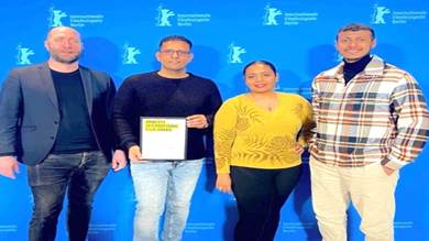 الفلم اليمني (المرهقون) يفوز بجائزة في مهرجان برلين السينمائي